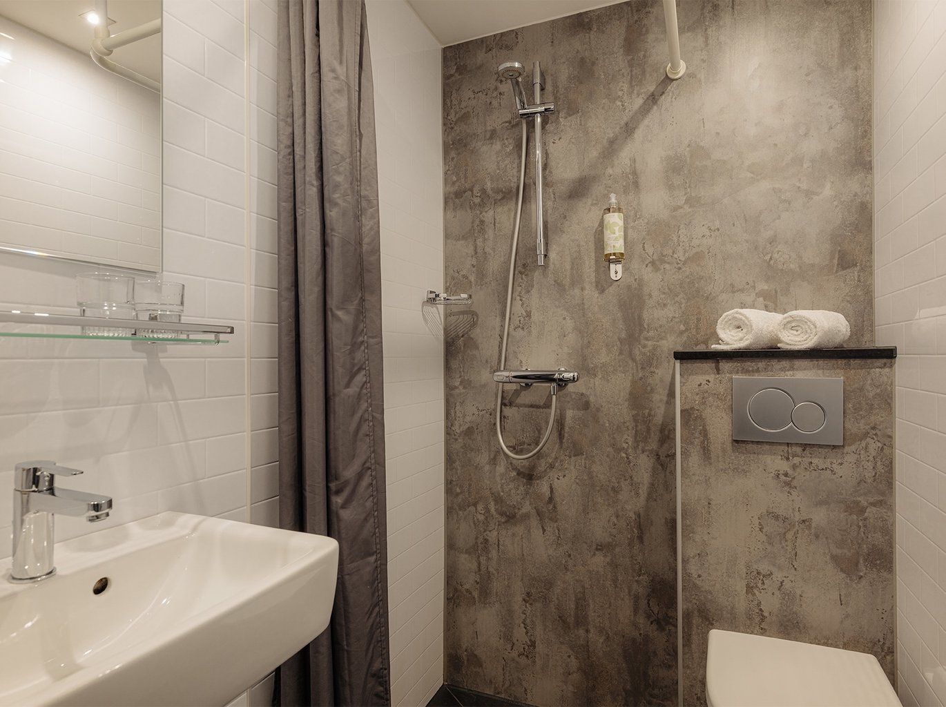 maltincourt_BATHROOM_STANDARD_COSY_SINGLE_SMALL_TRIPLE_QUADRUPLE_FAMILY_LANDSCAPE_1