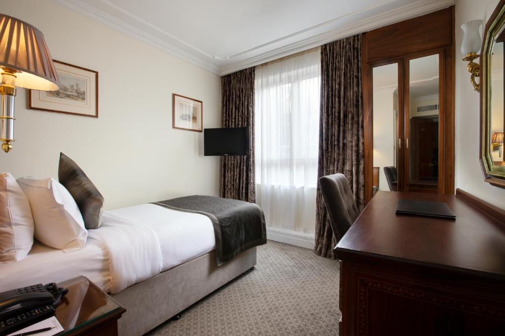 Maltincourt_ TRIPLE_ROOM_LANDSCAPE_1